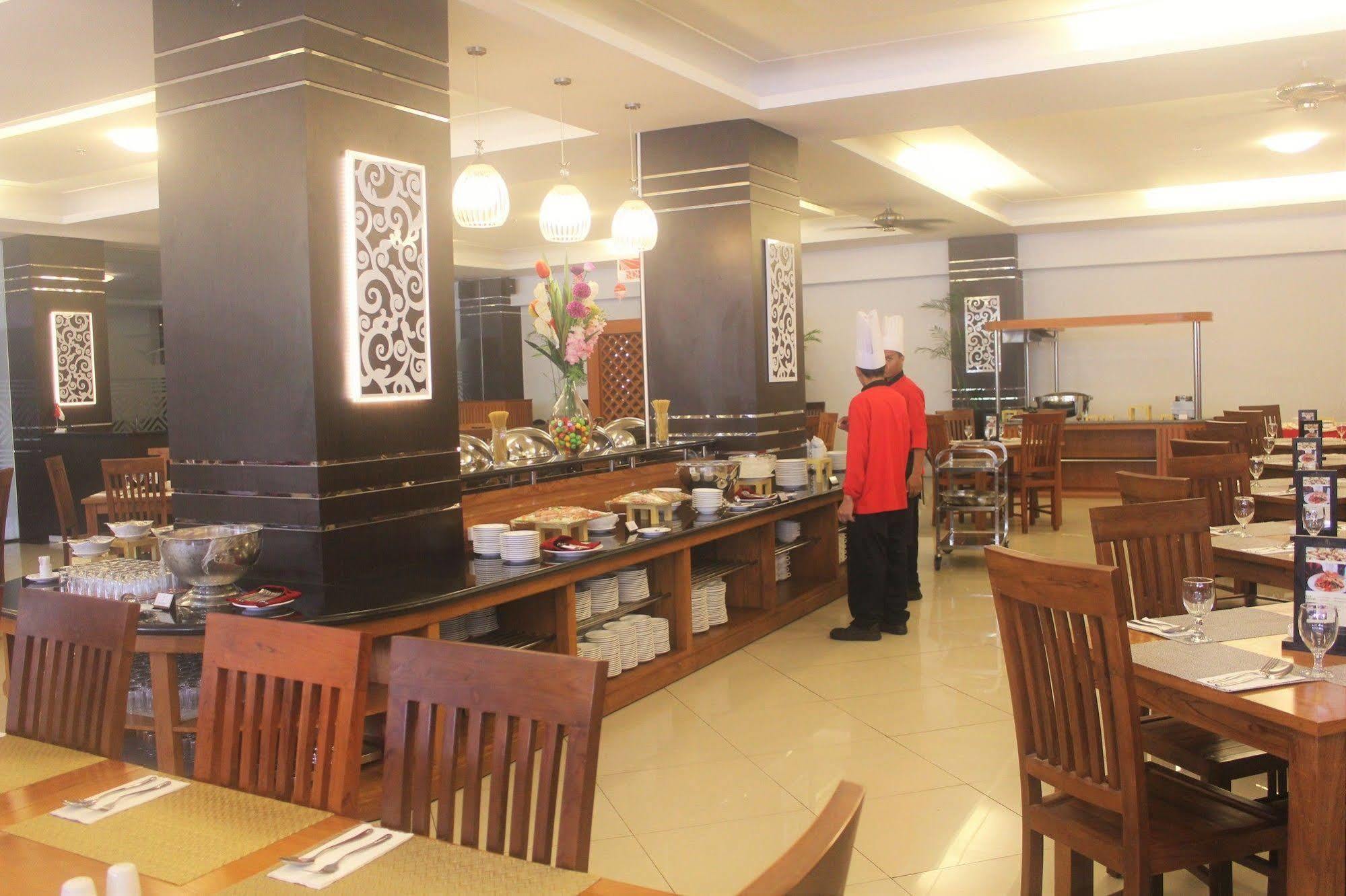 Prima Sr Hotel & Convention Yogyakarta Sleman  Exterior photo